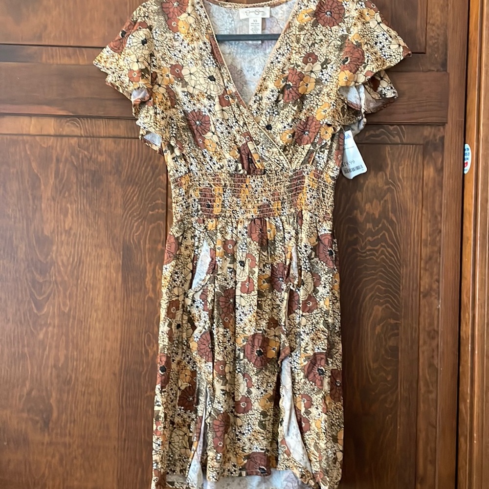 Brand new! Light weight, floral dress